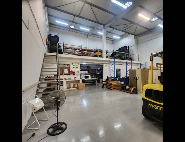 906M² WAREHOUSE TO LET IN GLEN ANIL